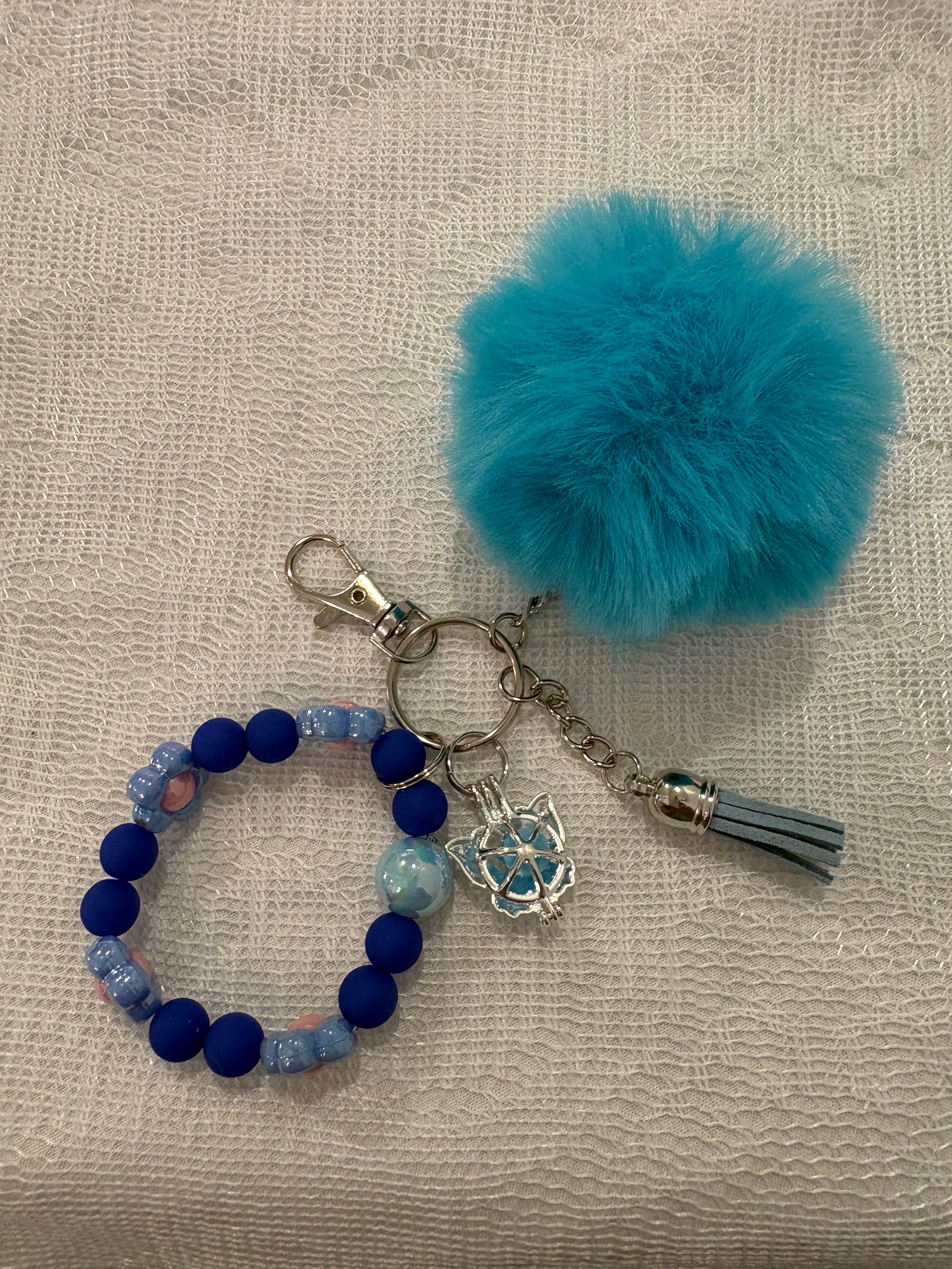 Dark blue and blue flower silicone beaded diffuser wristlet/keychain